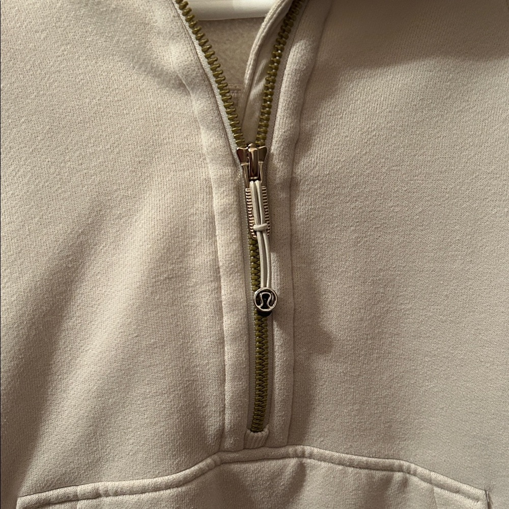 Lululemon Size Xs/S cropped bone scuba with gold zipper/logo - Picture 3 of 4